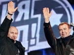 Путин и Медведев решили поменяться местами Путин и Медведев решили поменяться местами