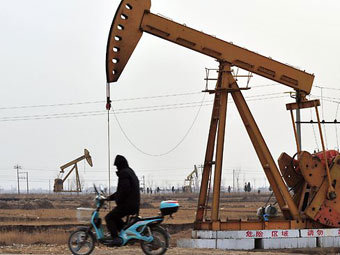 Нефть продержалась ниже 100 долларов за баррель меньше суток Нефть продержалась ниже 100 долларов за баррель меньше суток