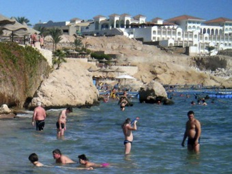 Педофил напал на русскую девочку отдыхавшую в Турции с родителями Педофил напал на русскую девочку отдыхавшую в Турции с родителями